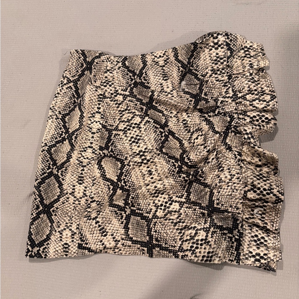 Zara Black and Gray Snake Print Skirt